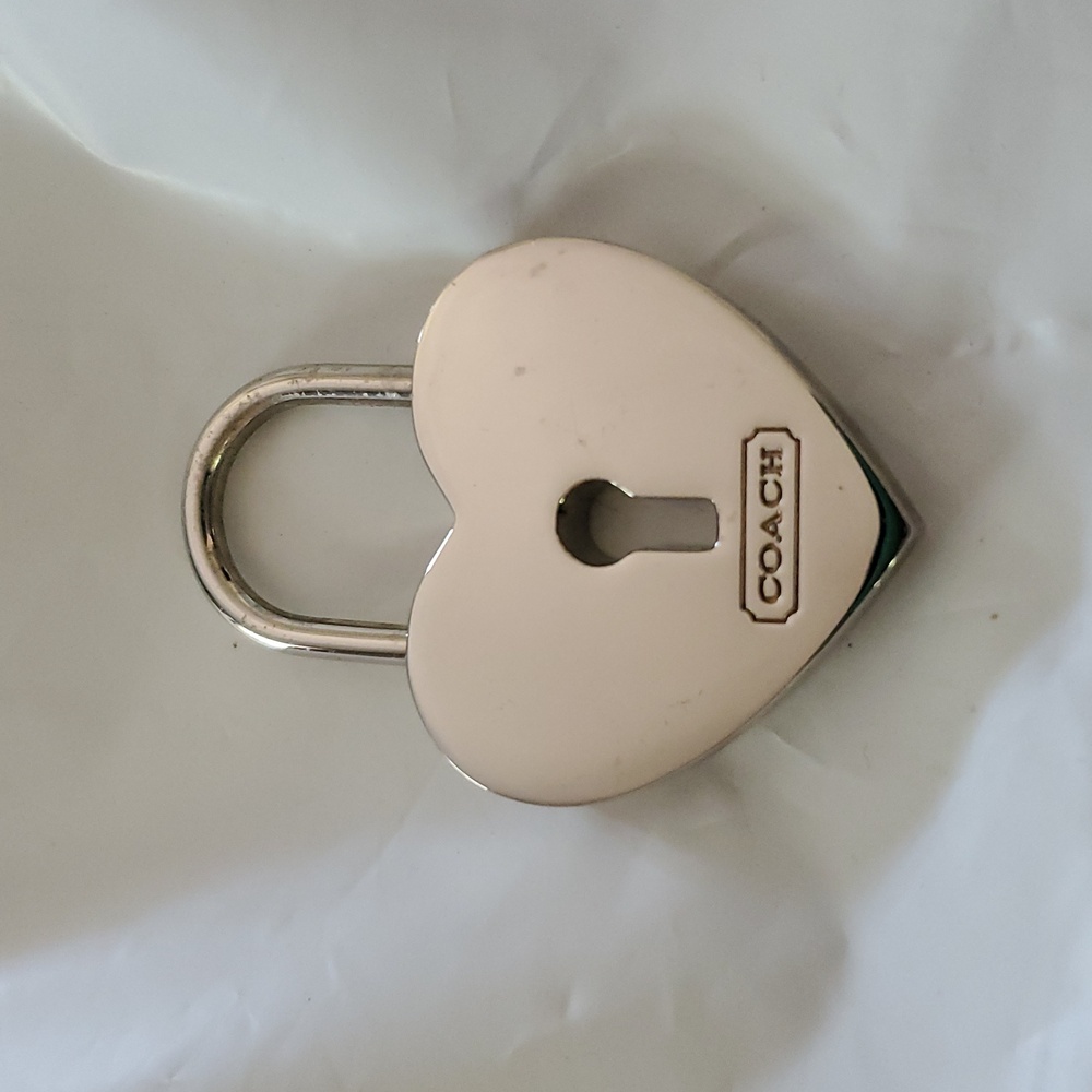 Coach Red Heart Padlock Keyring - Picture 2 of 5